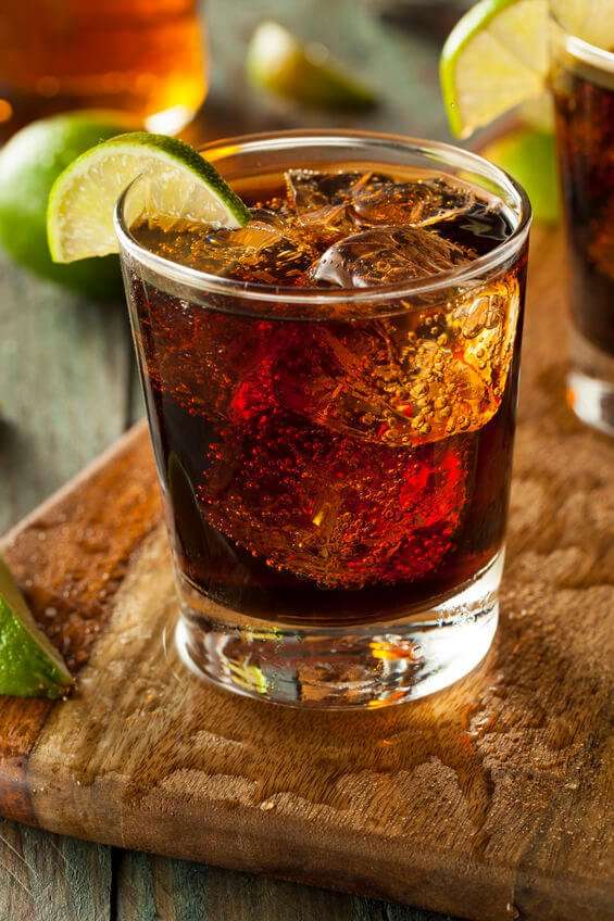 Cuba Libre ein beliebter Rum Cocktail